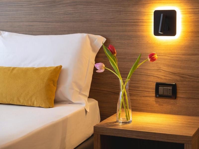 Hi Hotels image