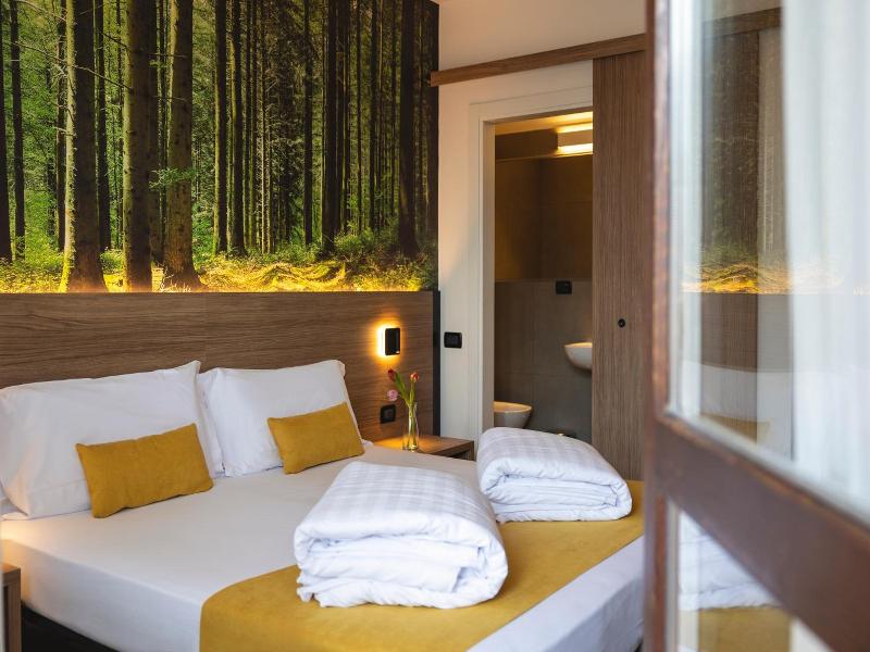 Hi Hotels image