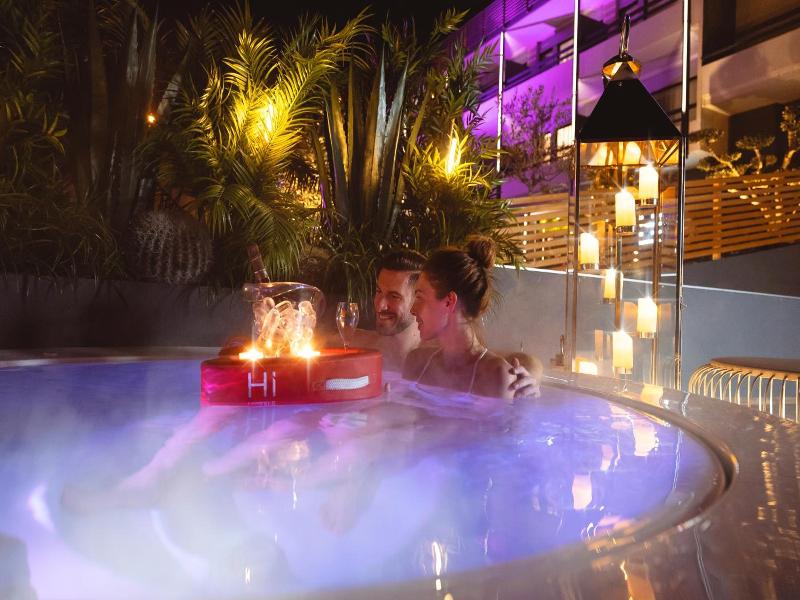 Hi Hotels image