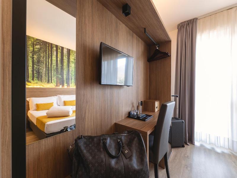 Hi Hotels image
