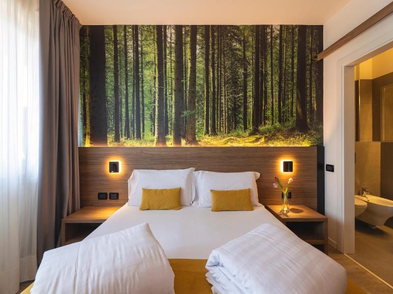 Hi Hotels image