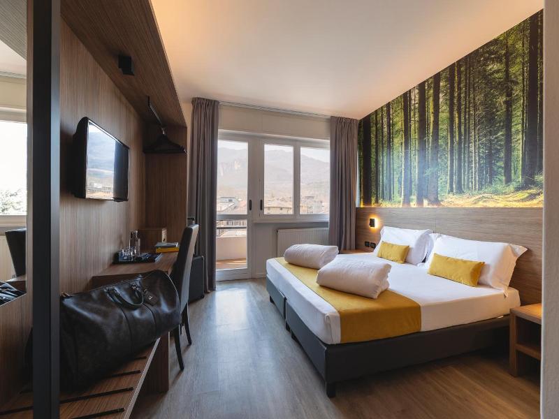 Hi Hotels image