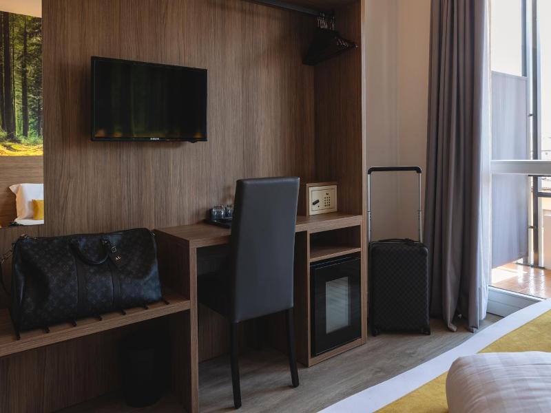 Hi Hotels image