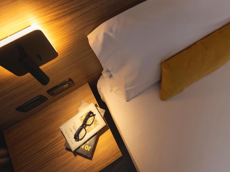 Hi Hotels image