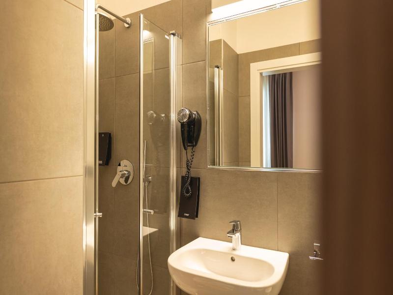 Hi Hotels image