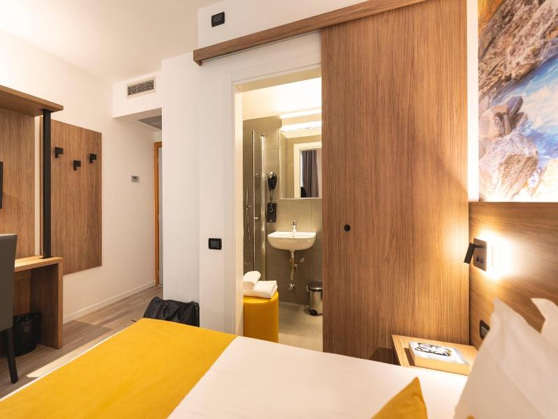 Hi Hotels image