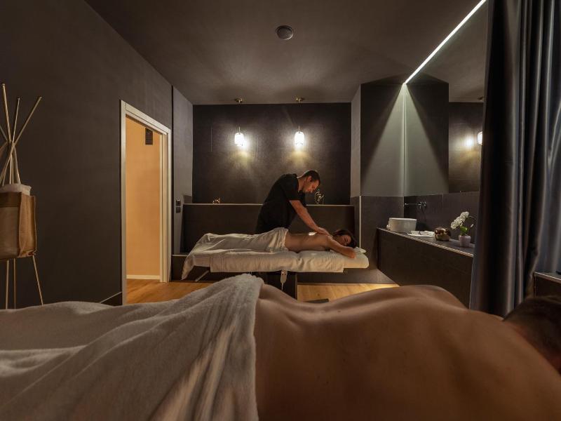 Hi Hotels image