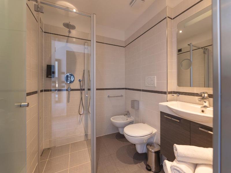 Hi Hotels image