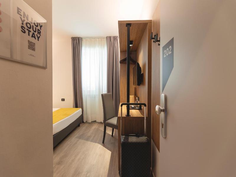 Hi Hotels image