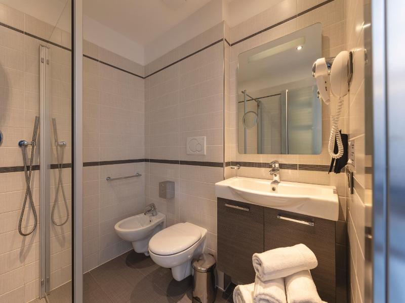 Hi Hotels image