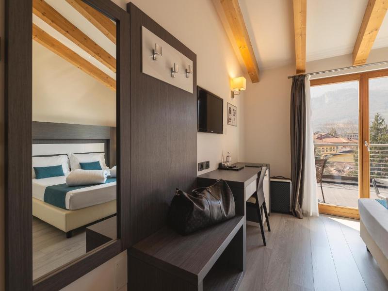 Hi Hotels image