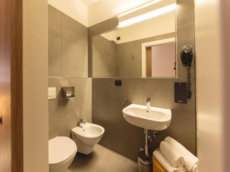 Hi Hotels image