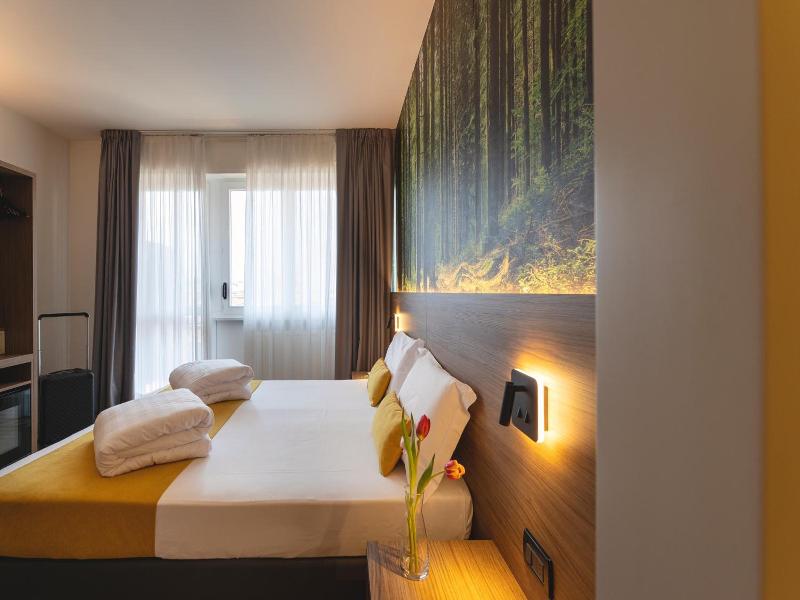 Hi Hotels image