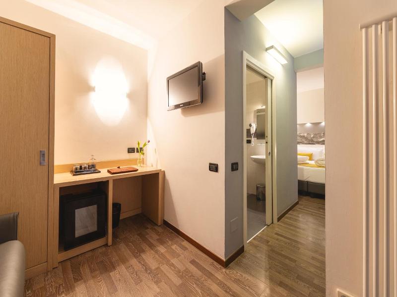 Hi Hotels image