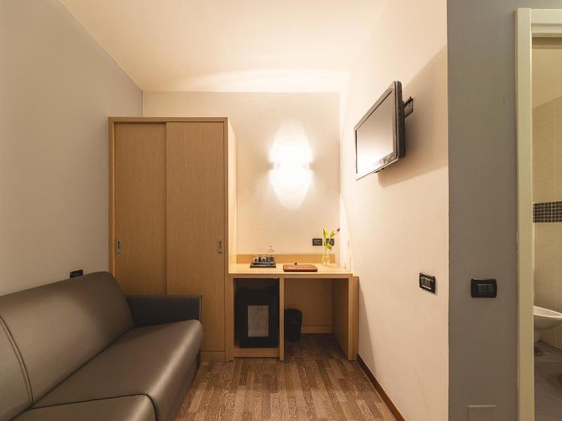 Hi Hotels image
