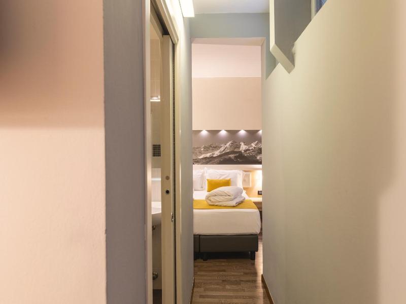 Hi Hotels image