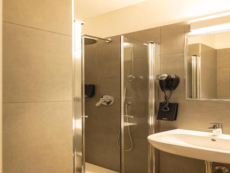 Hi Hotels image