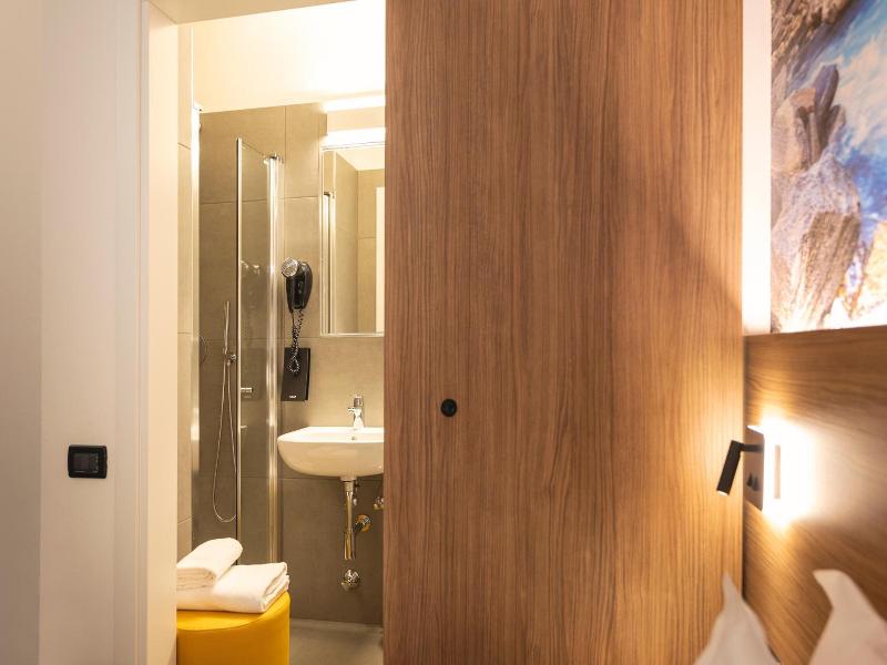 Hi Hotels image