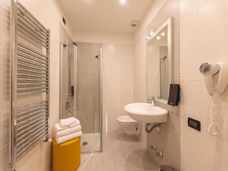Hi Hotels image