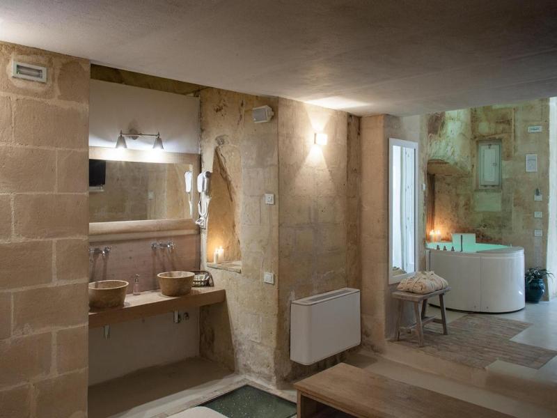 L Hotel In Pietra image