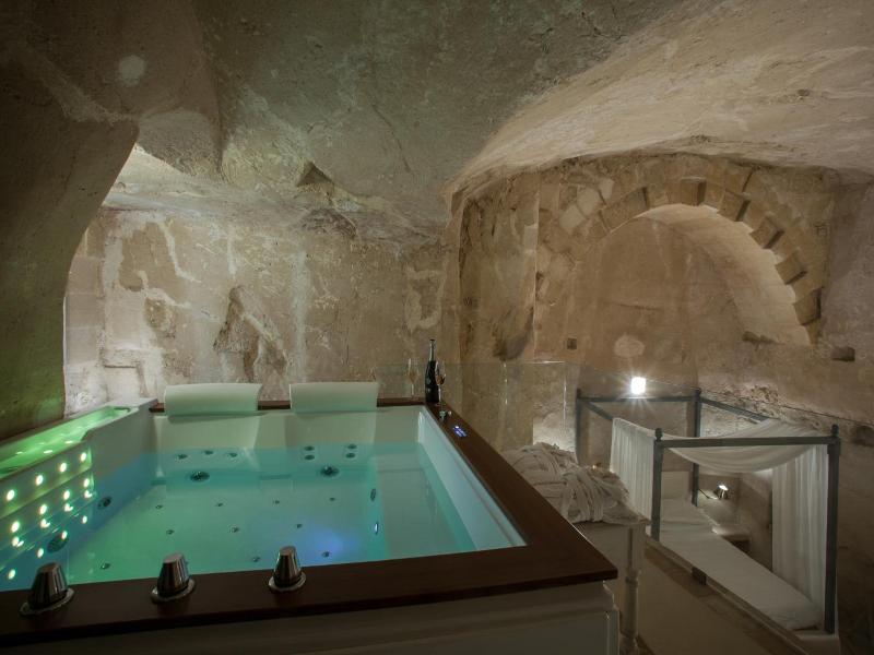 L Hotel In Pietra image
