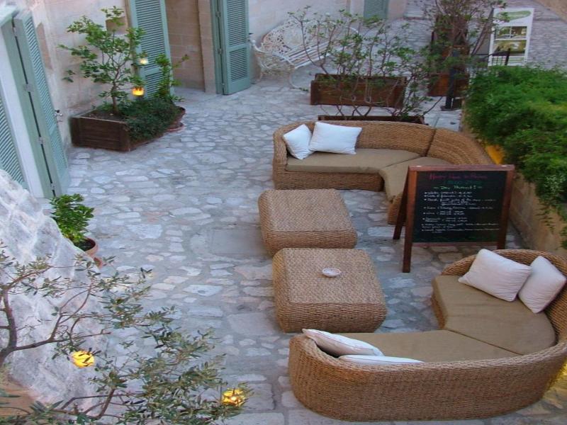 L Hotel In Pietra image