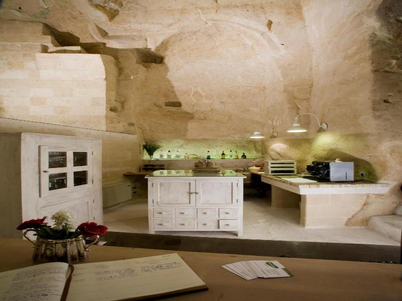L Hotel In Pietra image