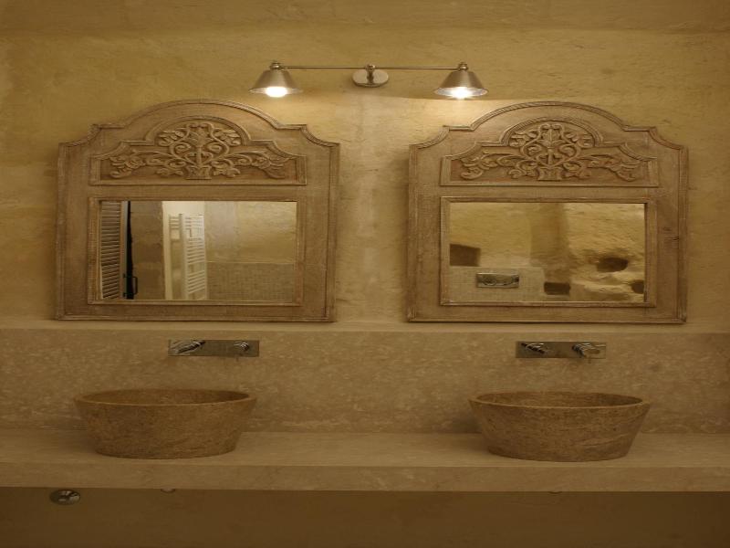 L Hotel In Pietra image