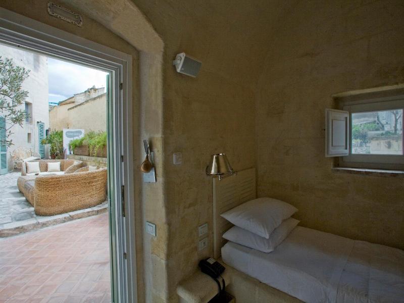 L Hotel In Pietra image