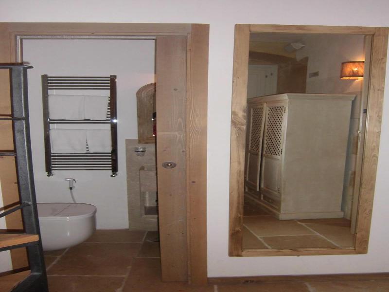 L Hotel In Pietra image