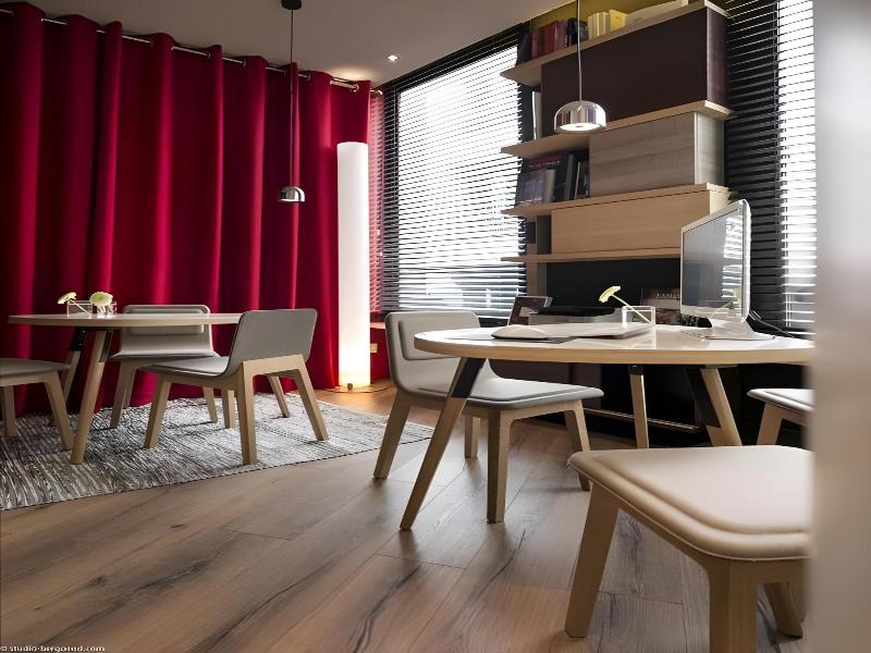 Max Hotel image