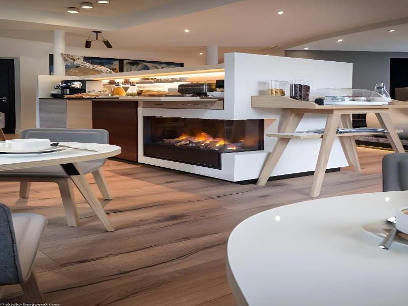Max Hotel image