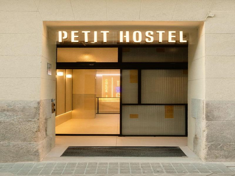 Petit Hostel Palacio Real image