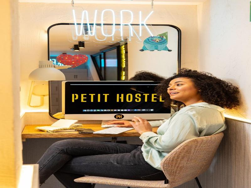 Petit Hostel Palacio Real image