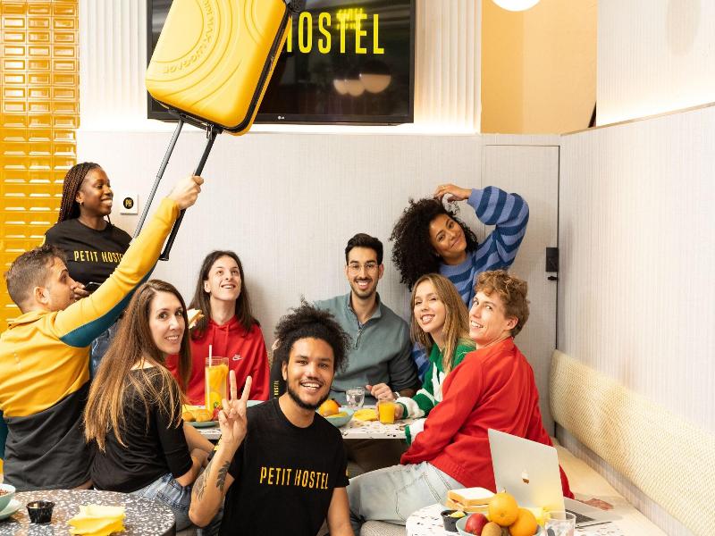 Petit Hostel Palacio Real image