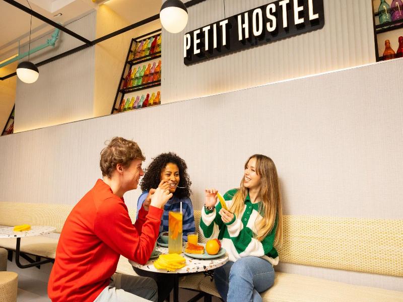 Petit Hostel Palacio Real image