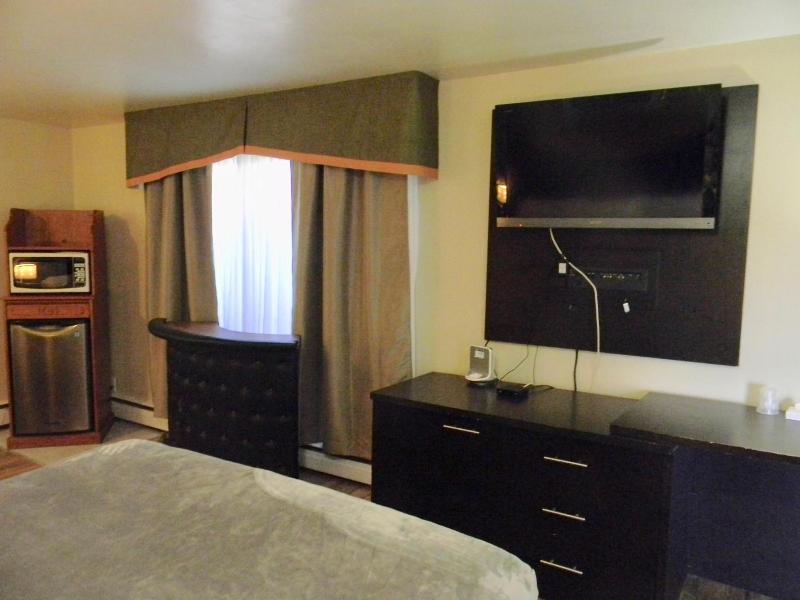 American Plaza Motel image
