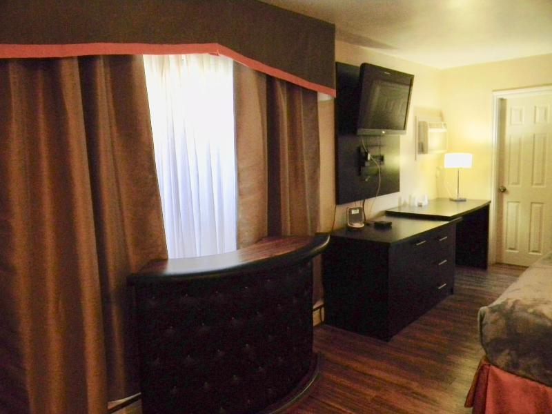 American Plaza Motel image