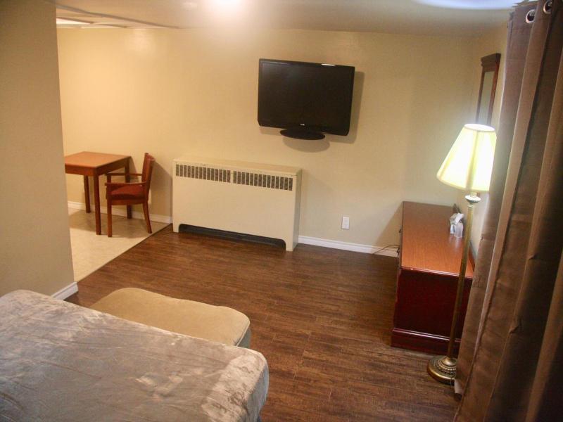 American Plaza Motel image