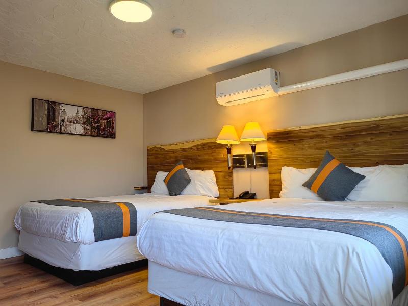 Harbour Light Motel image