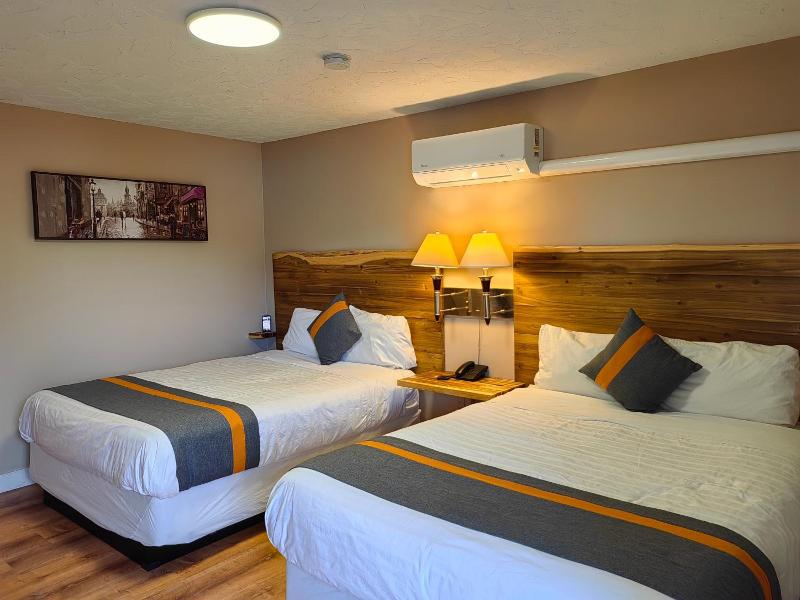 Harbour Light Motel image