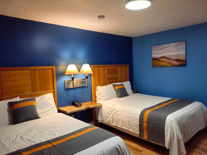 Harbour Light Motel image