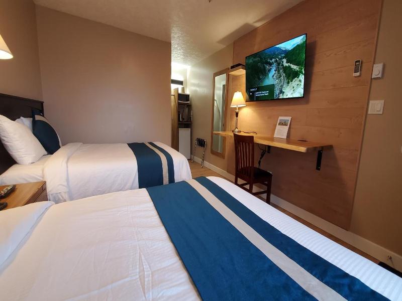 Harbour Light Motel image