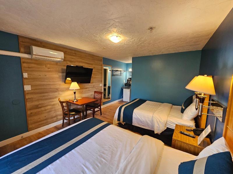 Harbour Light Motel image