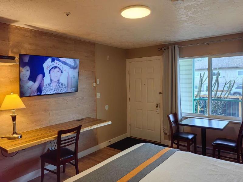 Harbour Light Motel image