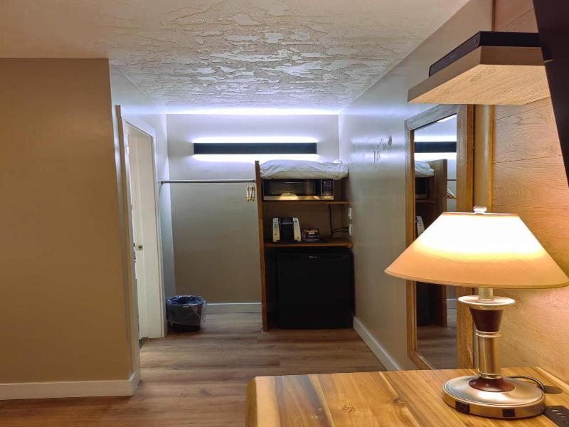 Harbour Light Motel image