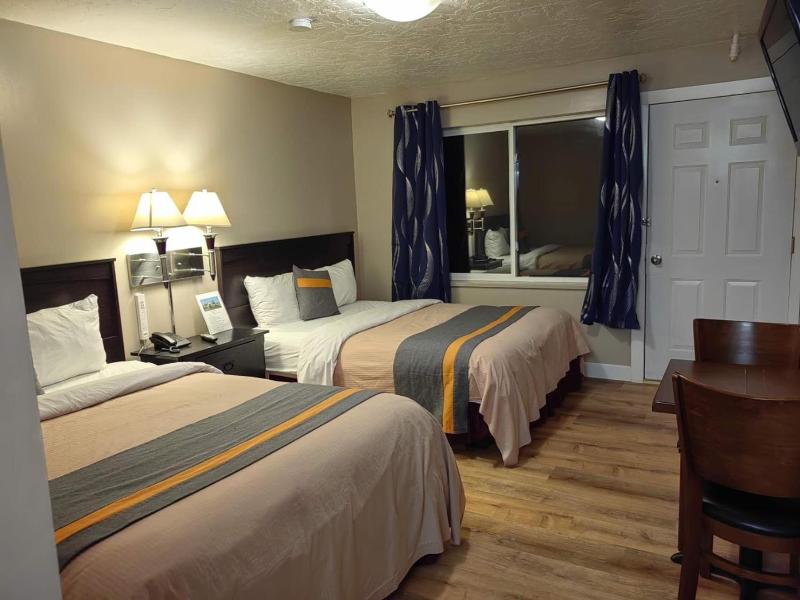 Harbour Light Motel image