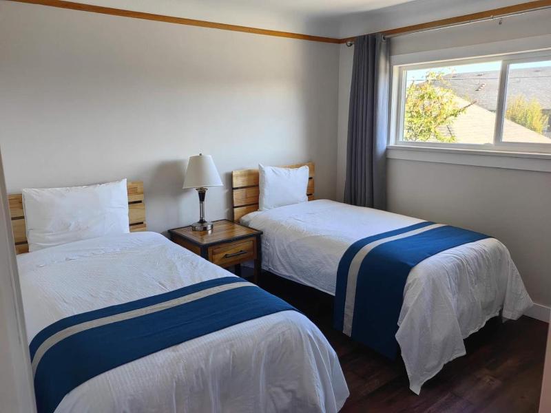 Harbour Light Motel image