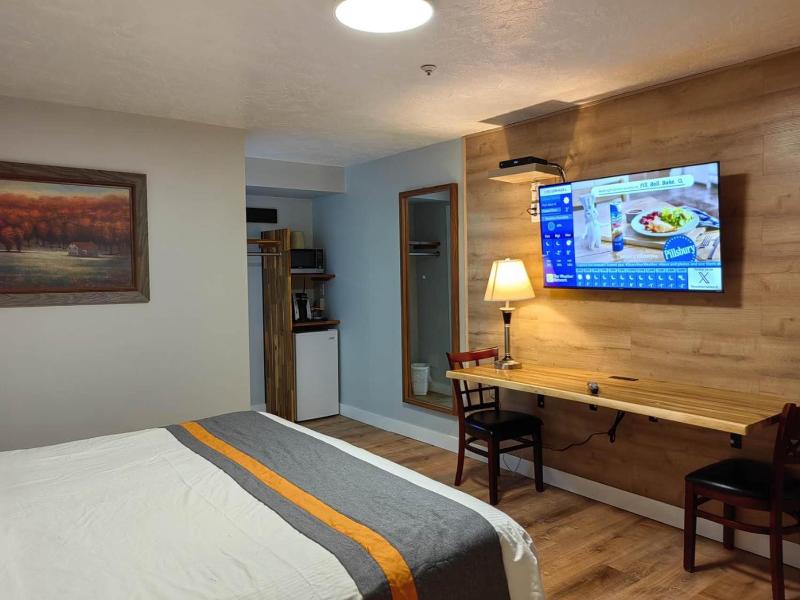 Harbour Light Motel image