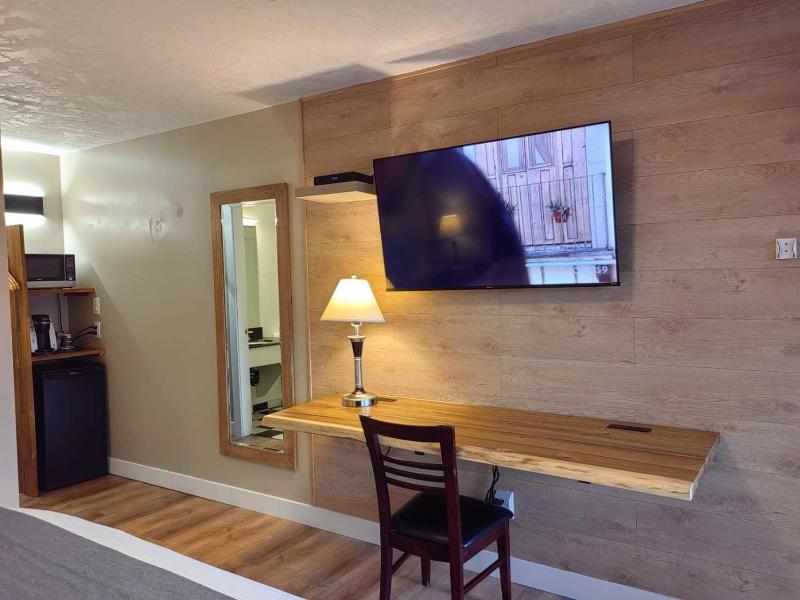 Harbour Light Motel image